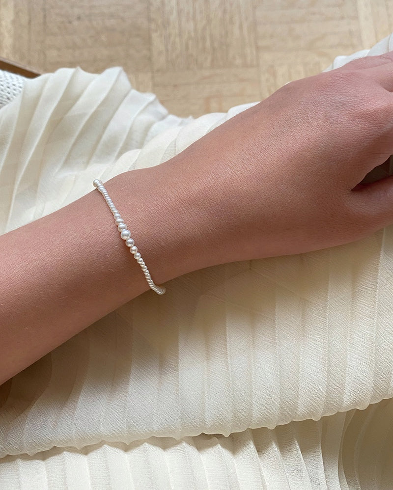 Gentle Wave Bracelet